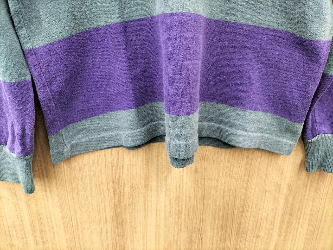 裾に色あせあります。