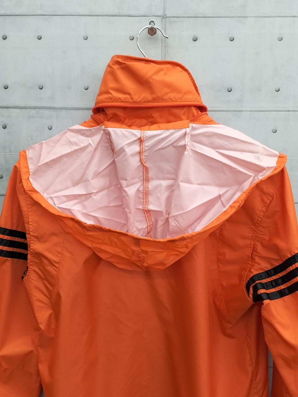 収納可能なフード付