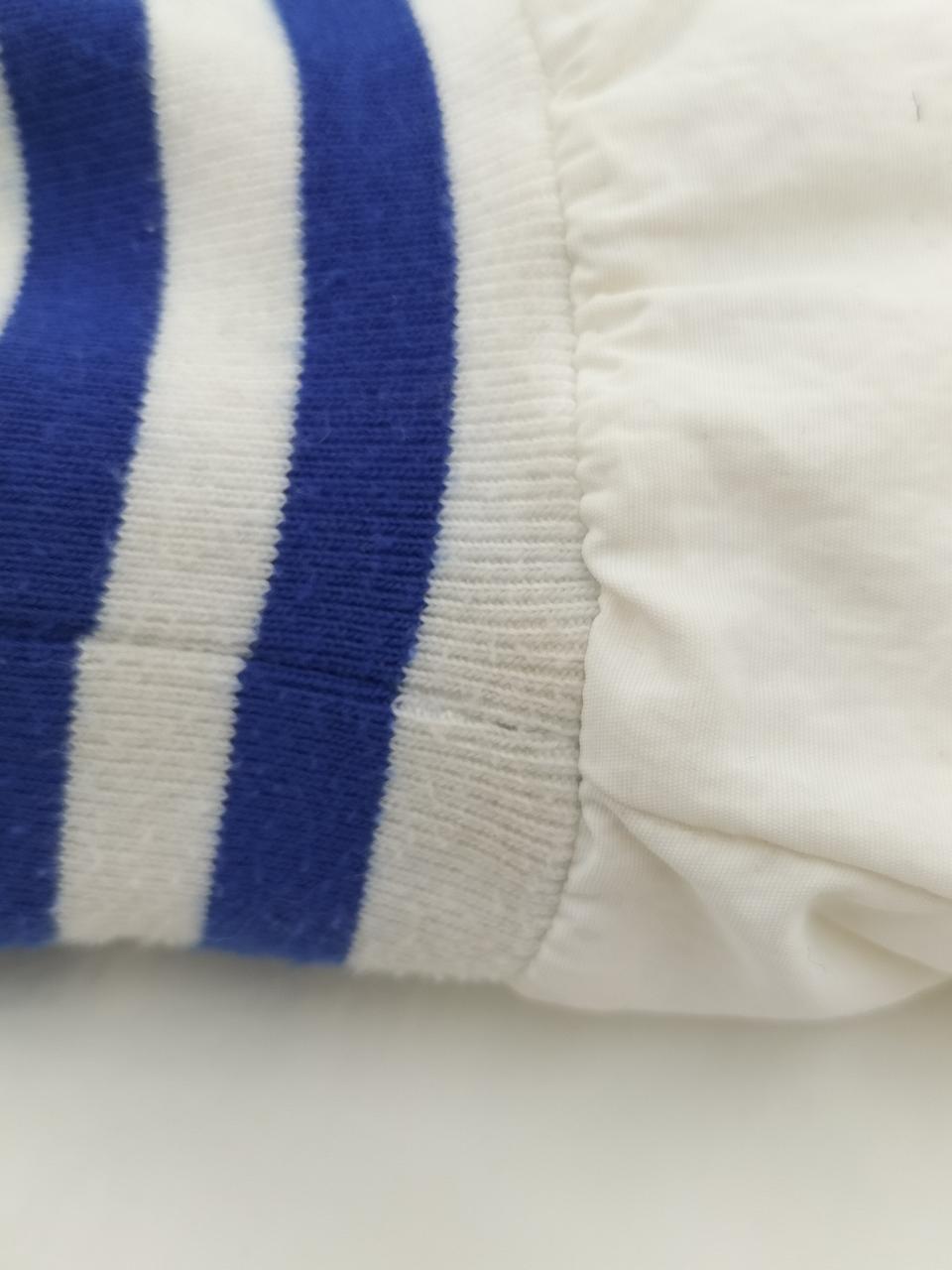 袖口に汚れあります