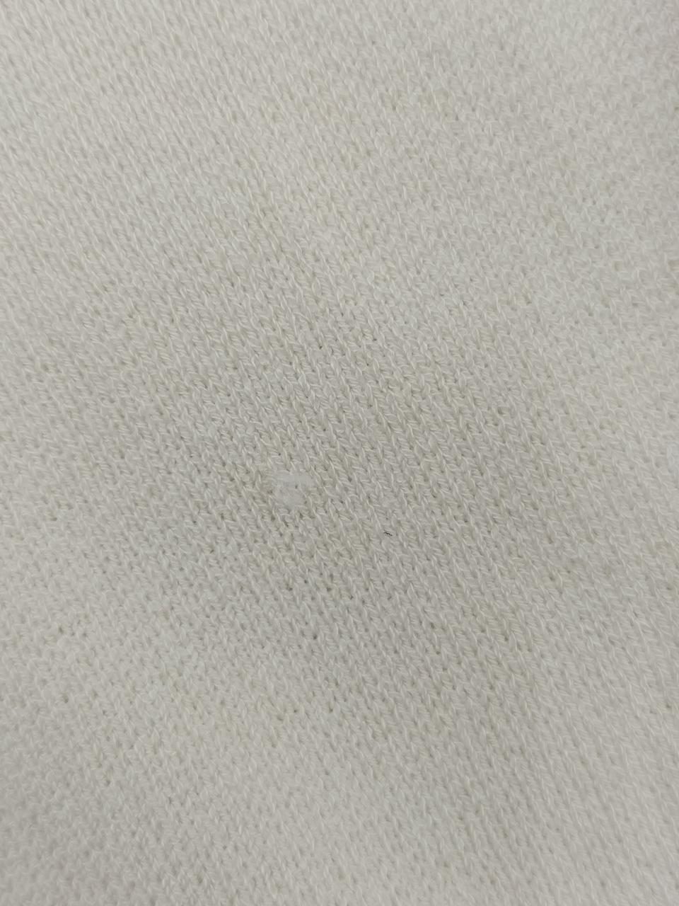 左肩付近の糸つれあります。