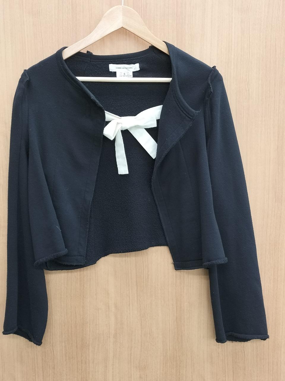 左襟元に折れグセがついてます