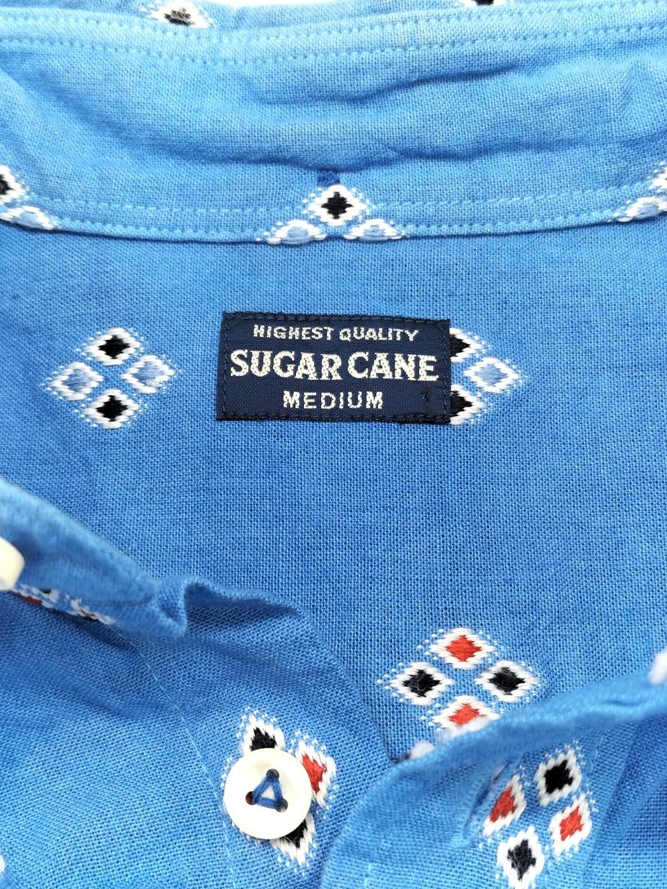 襟元に汚れあり