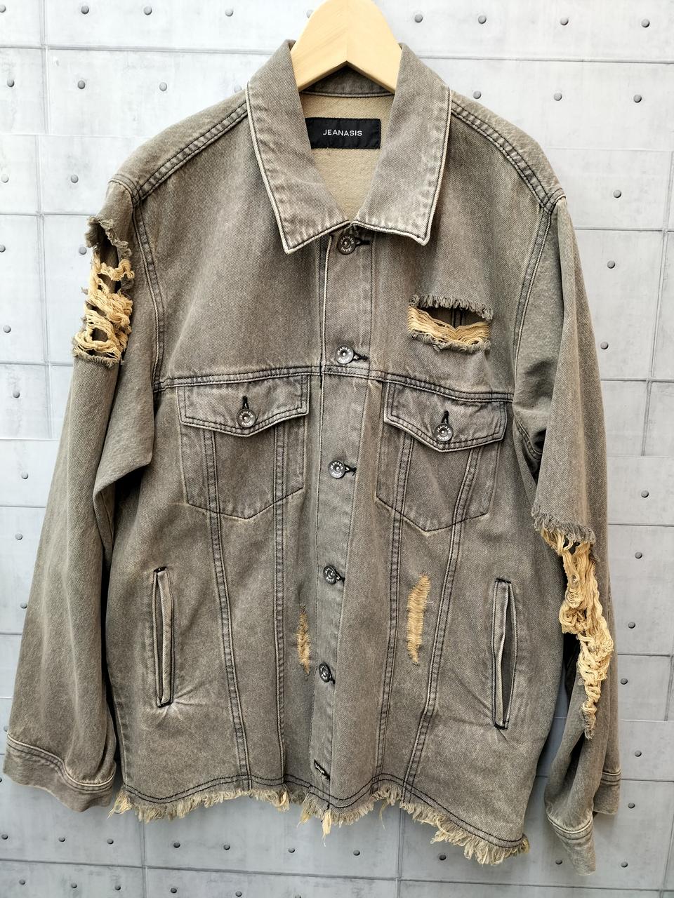 ダメージ加工のジャケットです