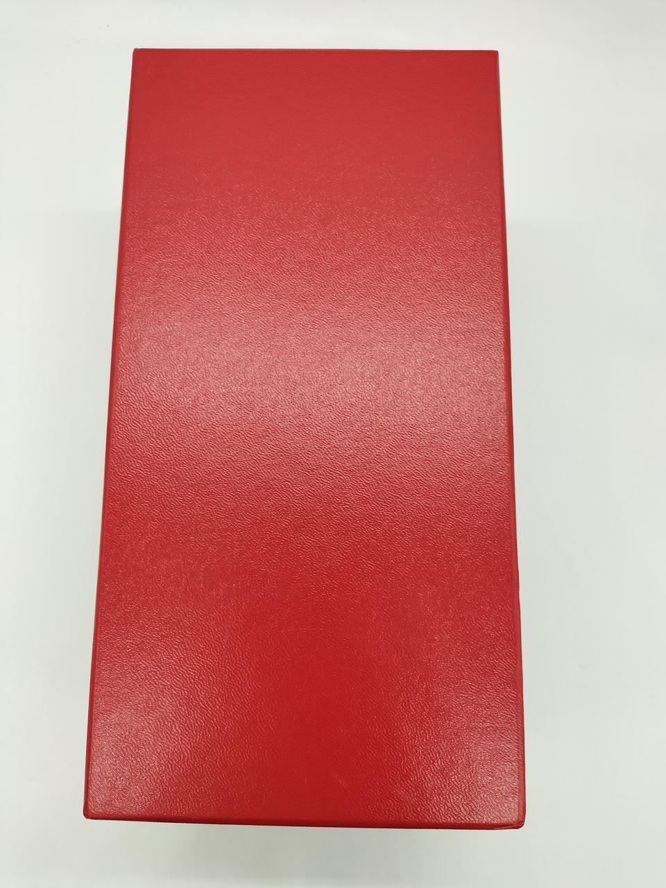 箱の底、見えにくいですが少し汚れあり