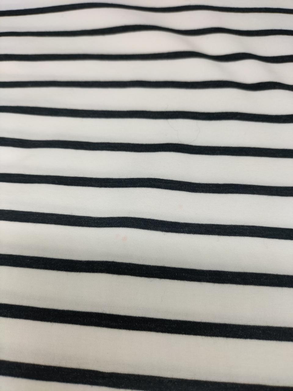 胸元辺りに汚れあります