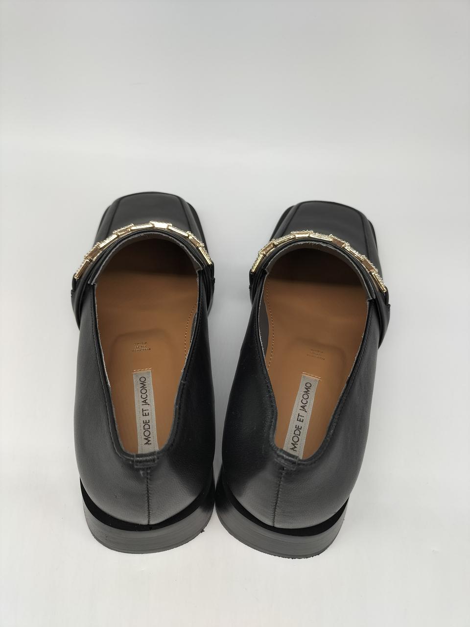 右足、若干クセがついてます