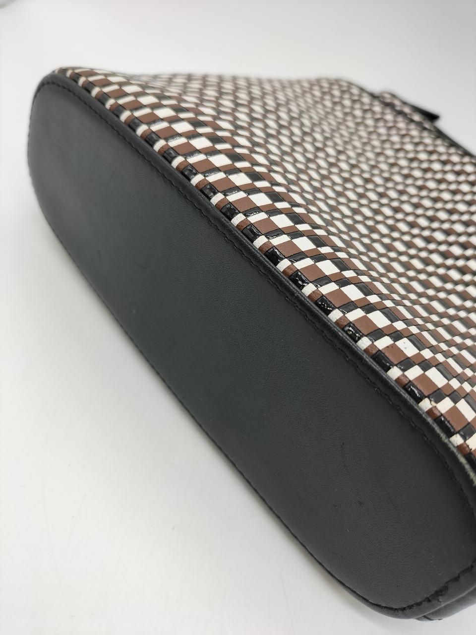 引っ掻きキズあり