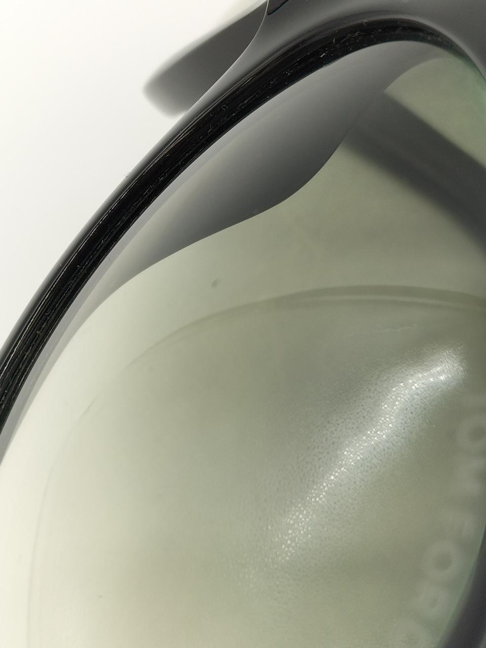 レンズにキズあります。