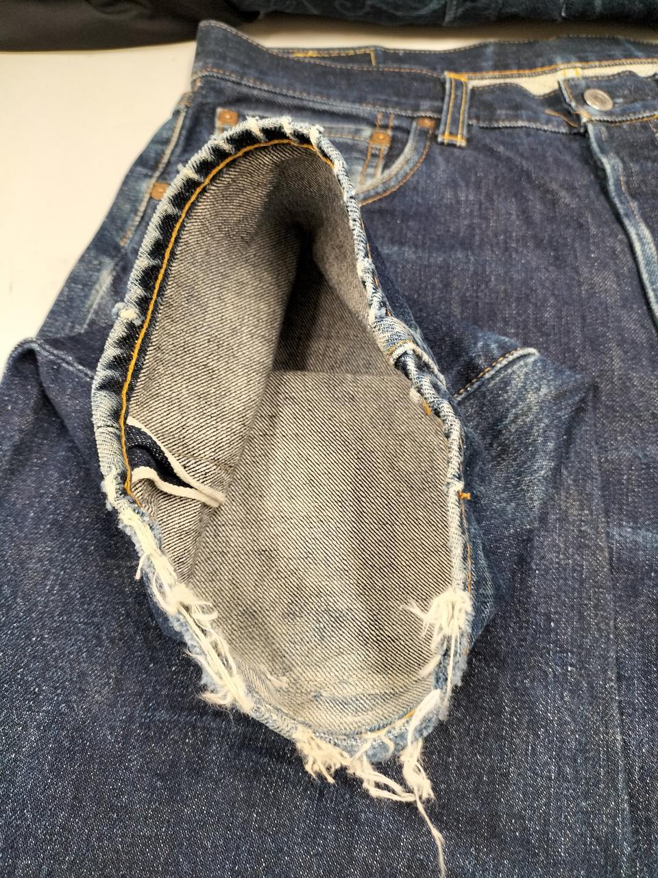 右裾ダメージ