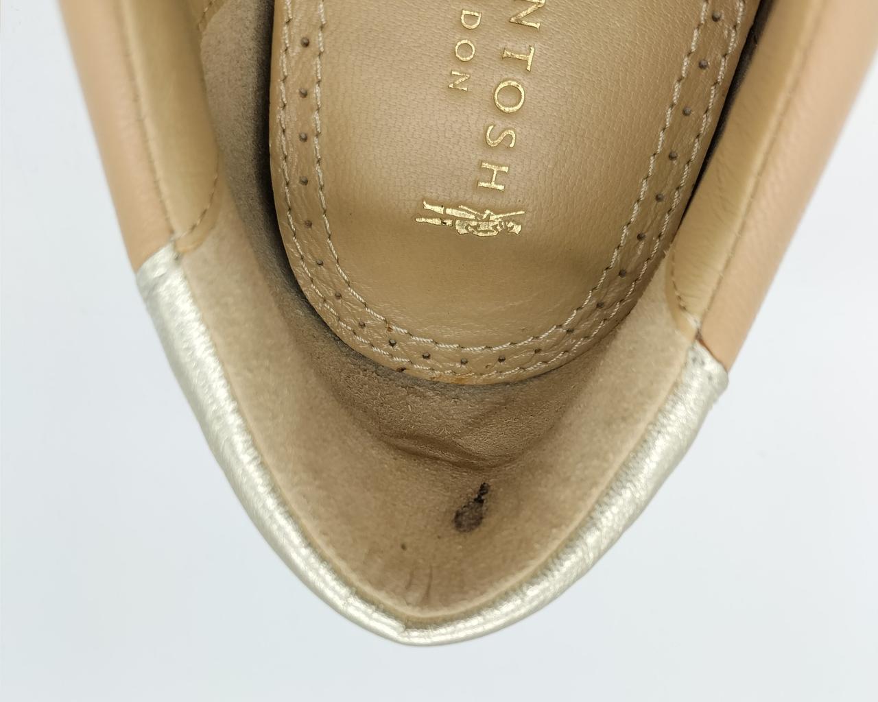 かかとに汚れあります