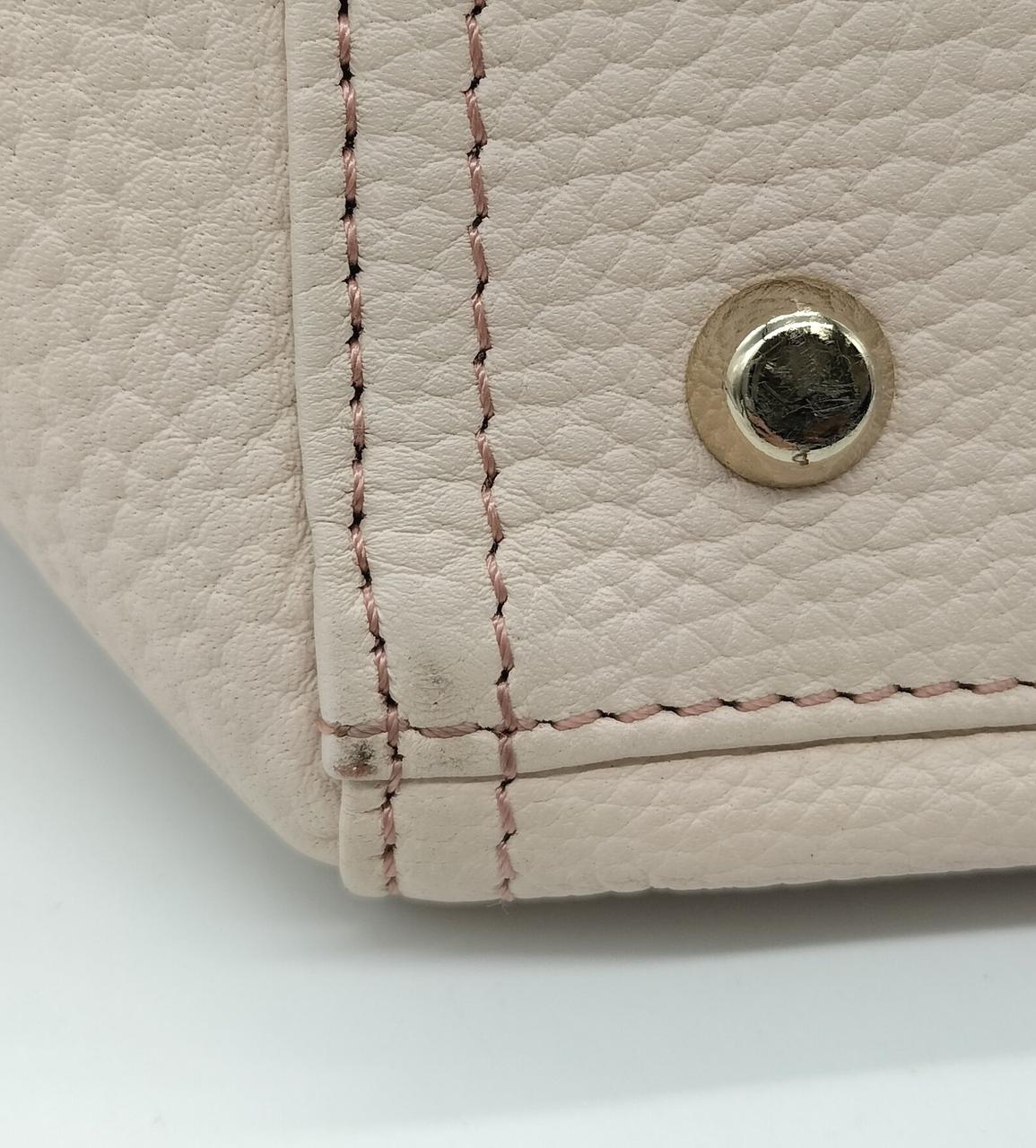 角に擦れあります