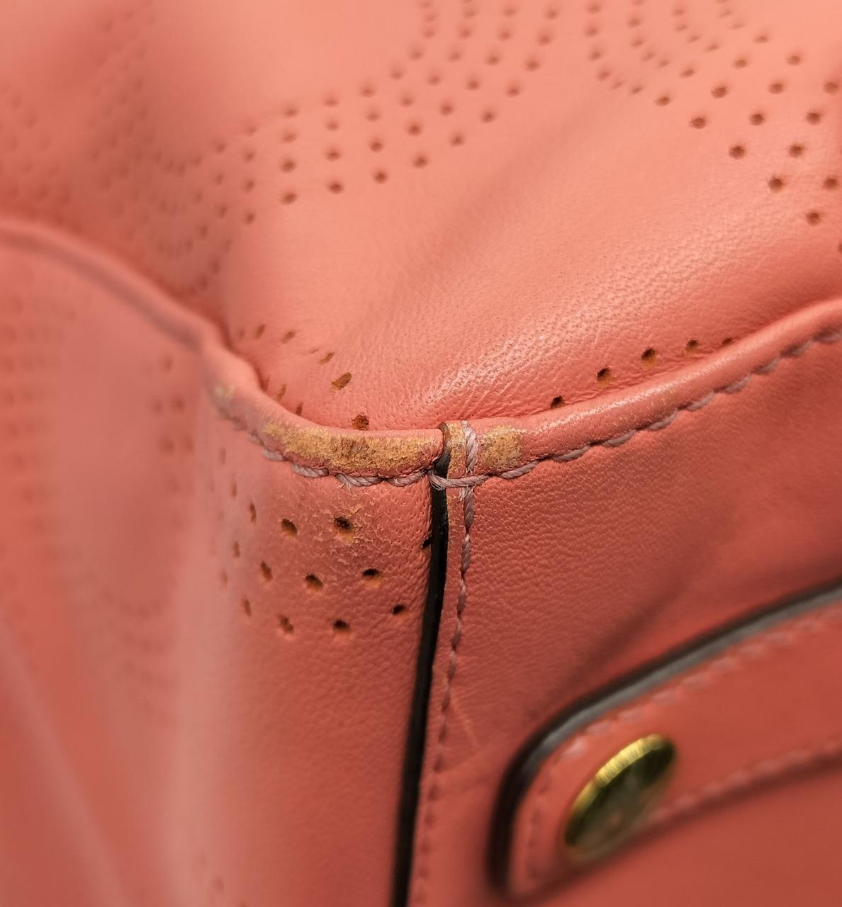 底面の四角に擦れあります