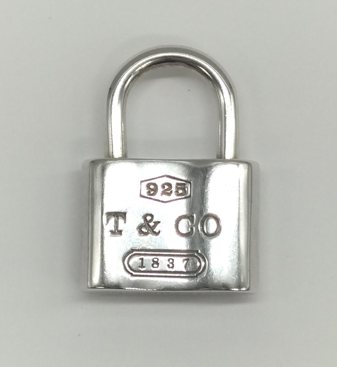 縦2cm×横1.3cm厚さ0.4cm