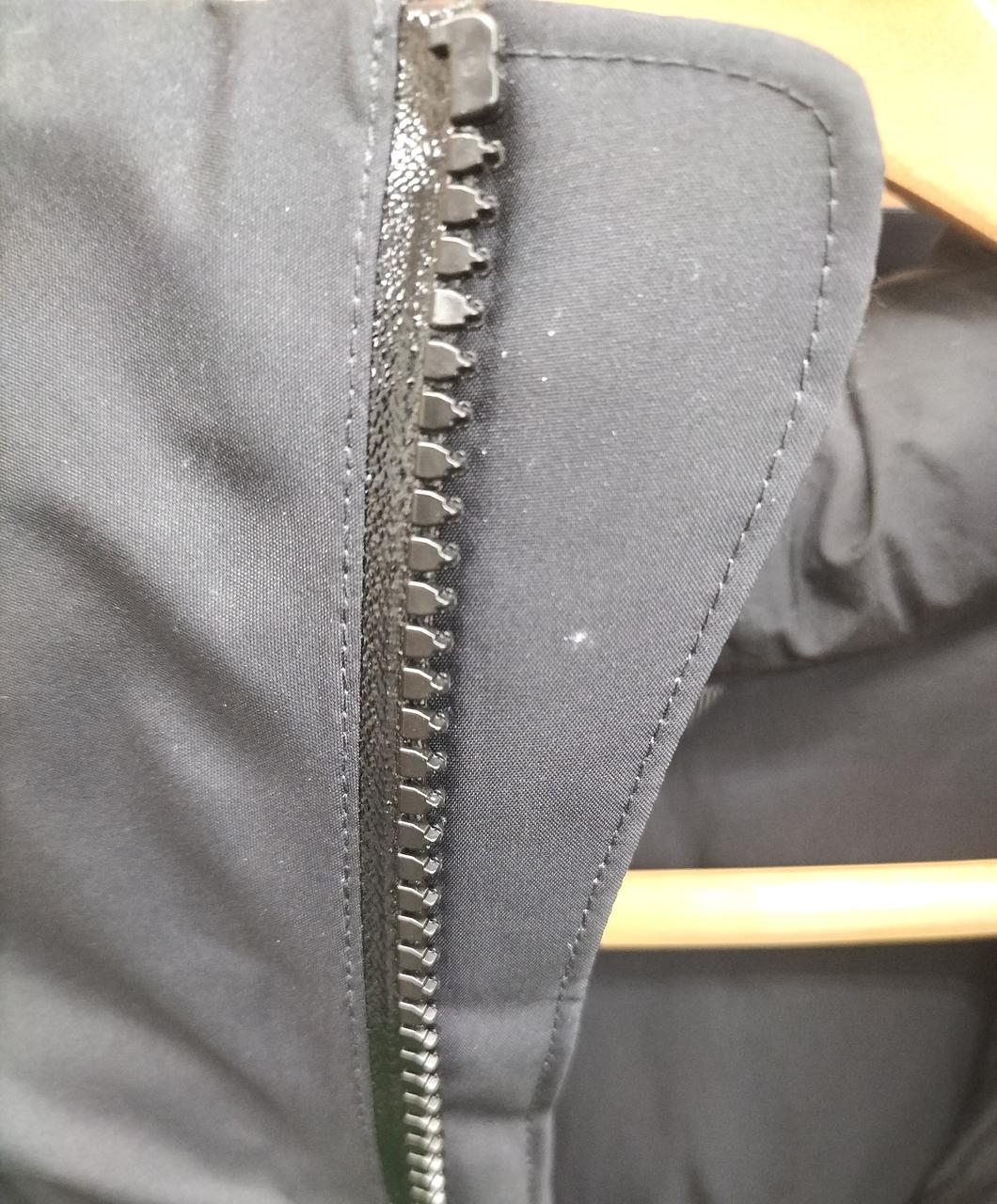 ジッパー付近に汚れあります