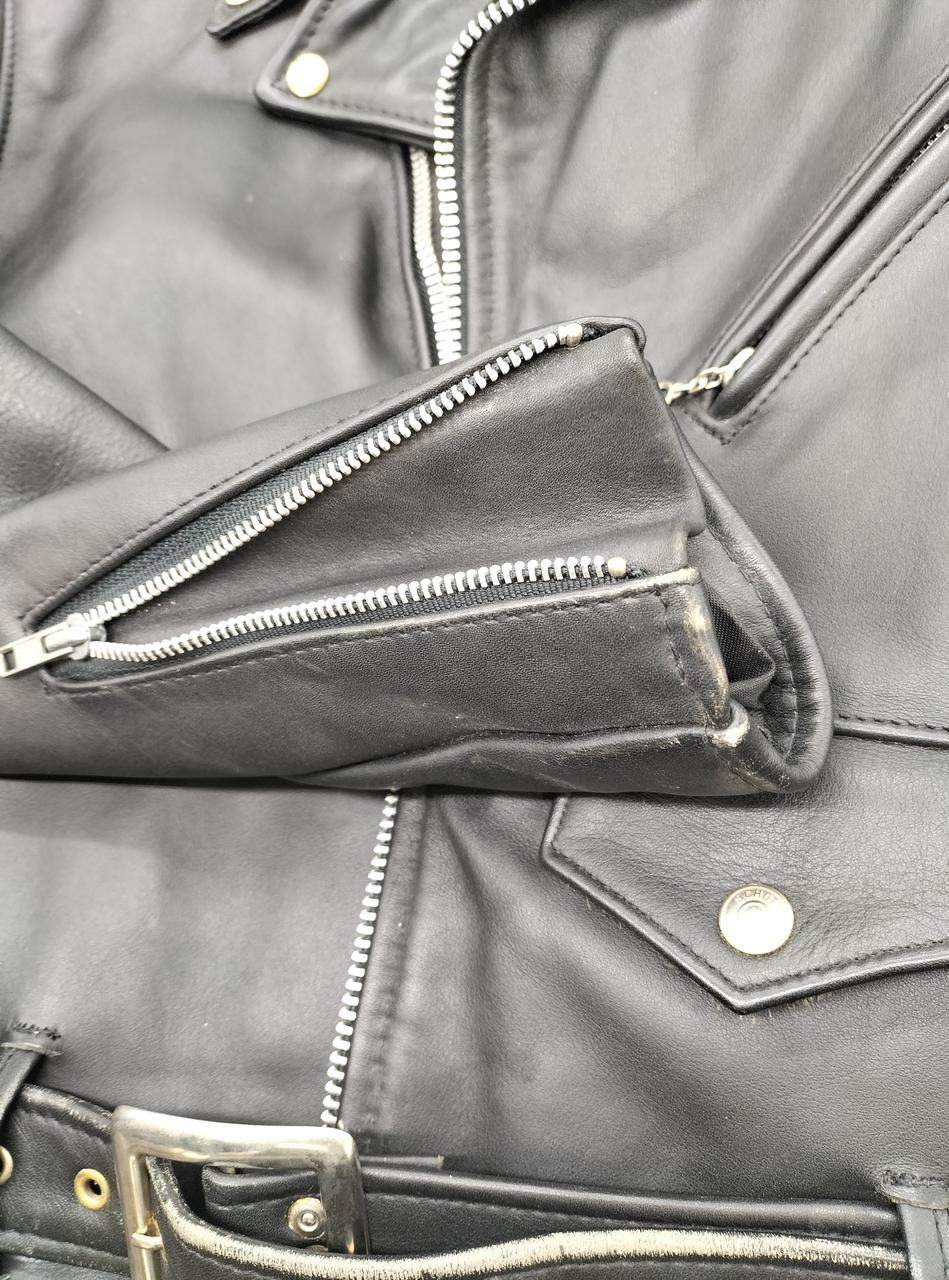 左袖口に傷みあります