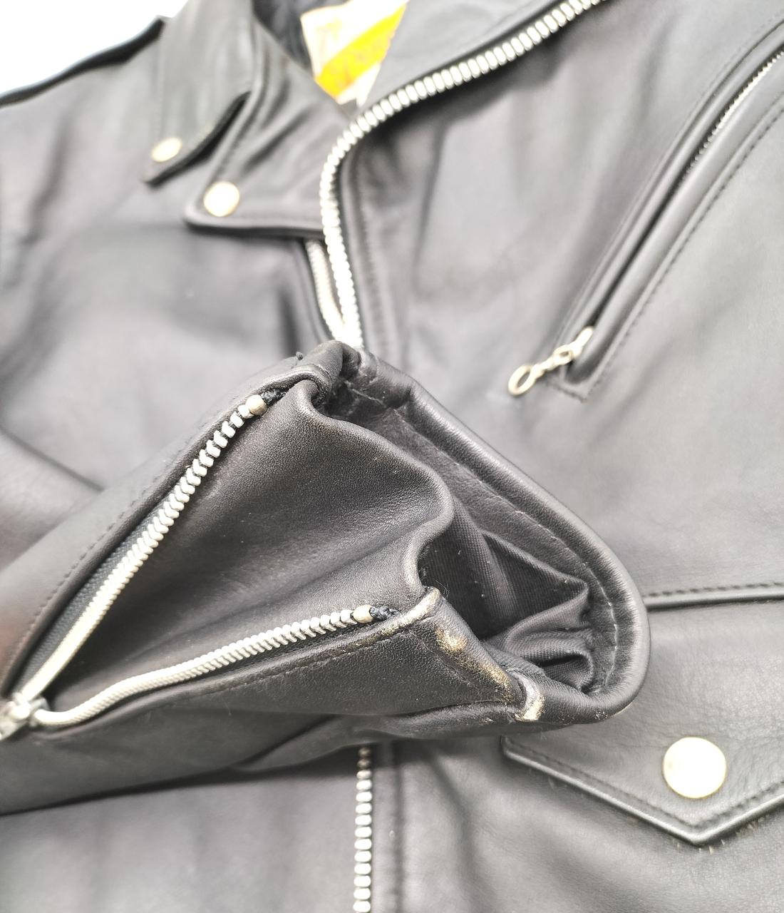 左袖口に傷みあります