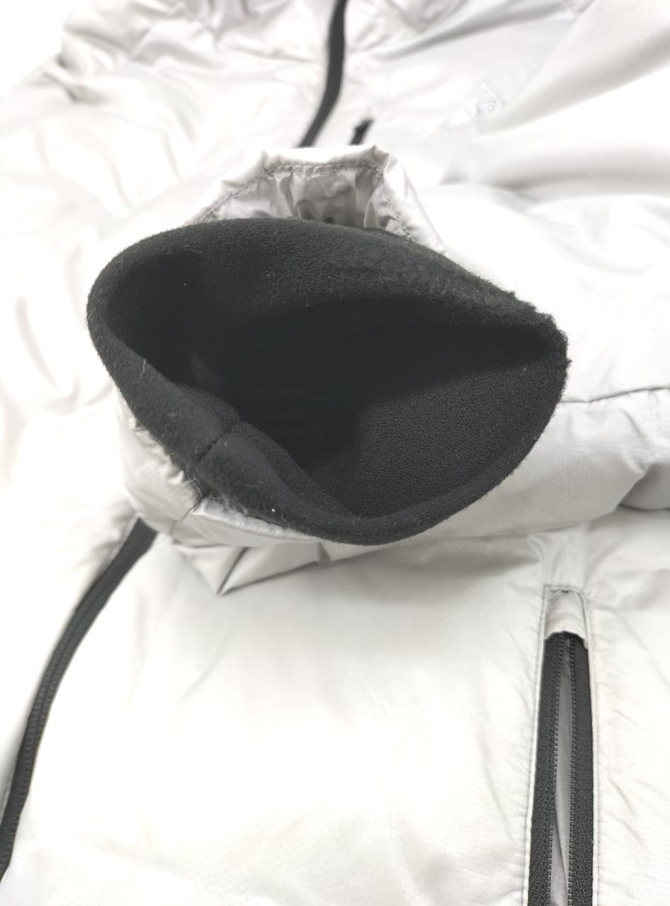 右袖口に毛羽立ちがあります