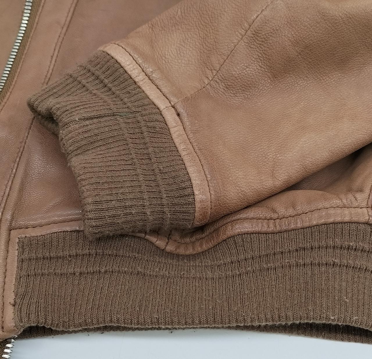 袖と裾のリブ部分