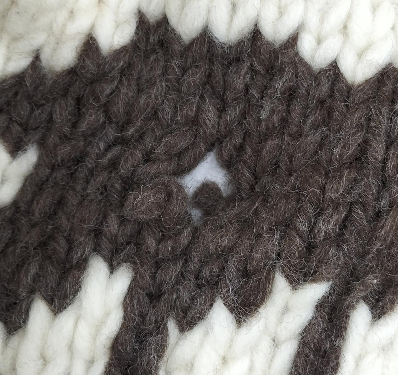 左背中側に１箇所穴があいてます