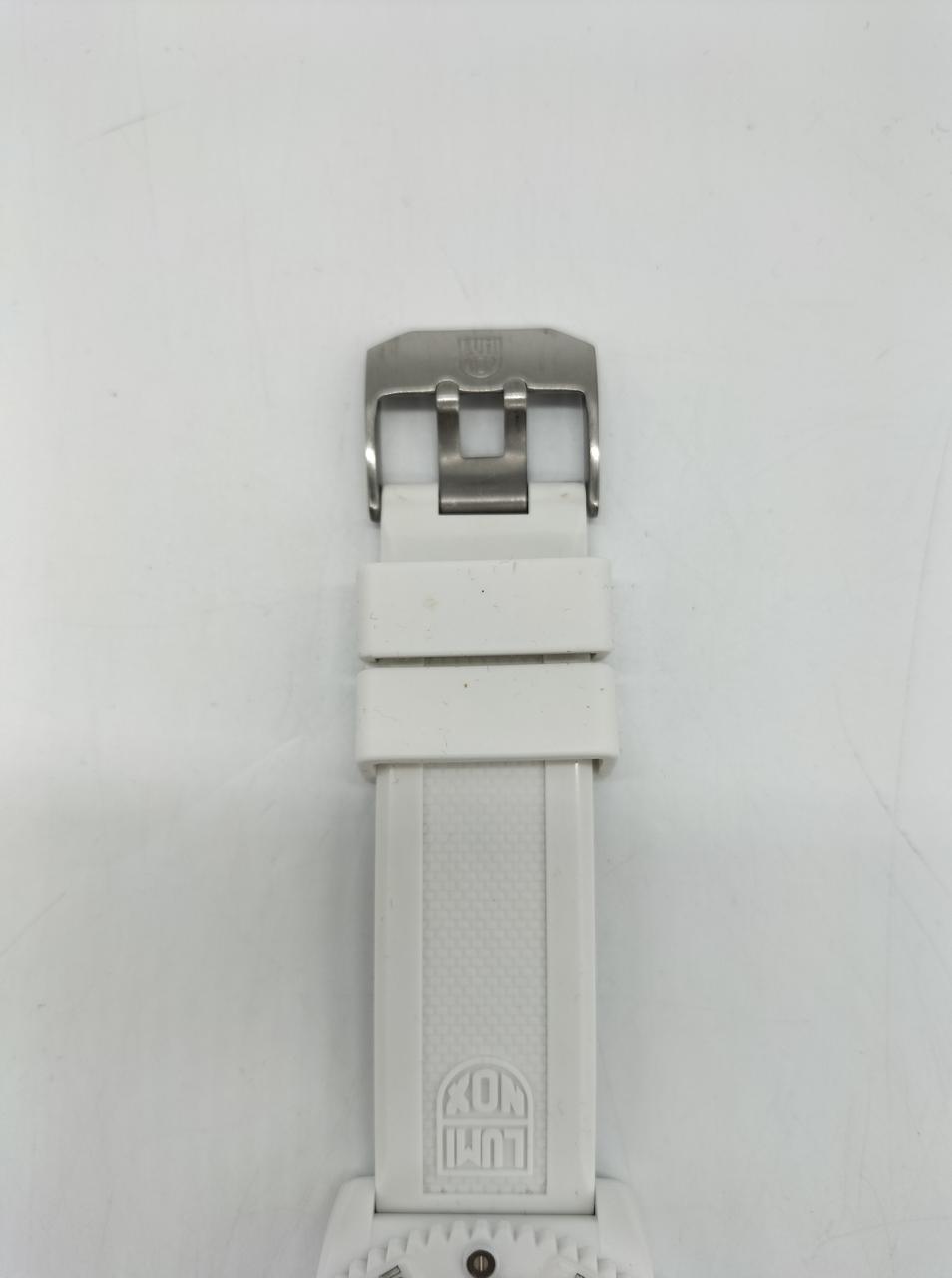 ベルトにシミ汚れあります