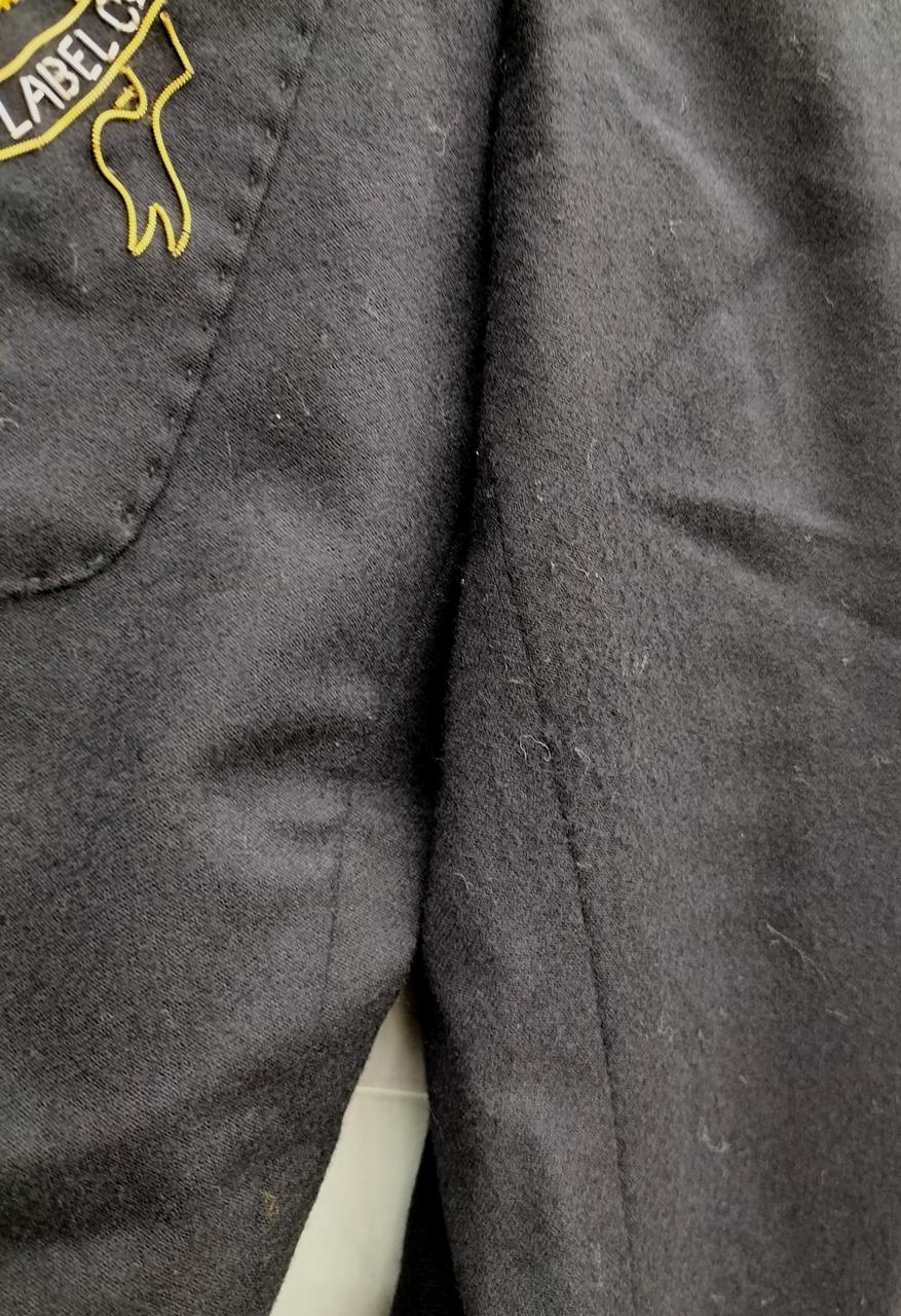 両脇、両腕部分に擦れあり