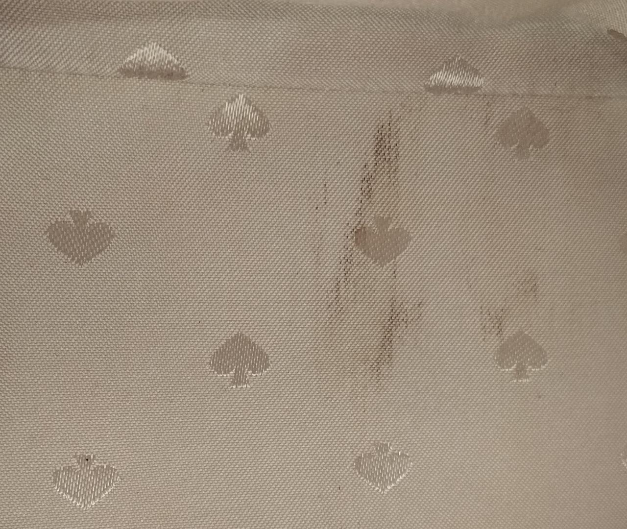 内側に汚れあり