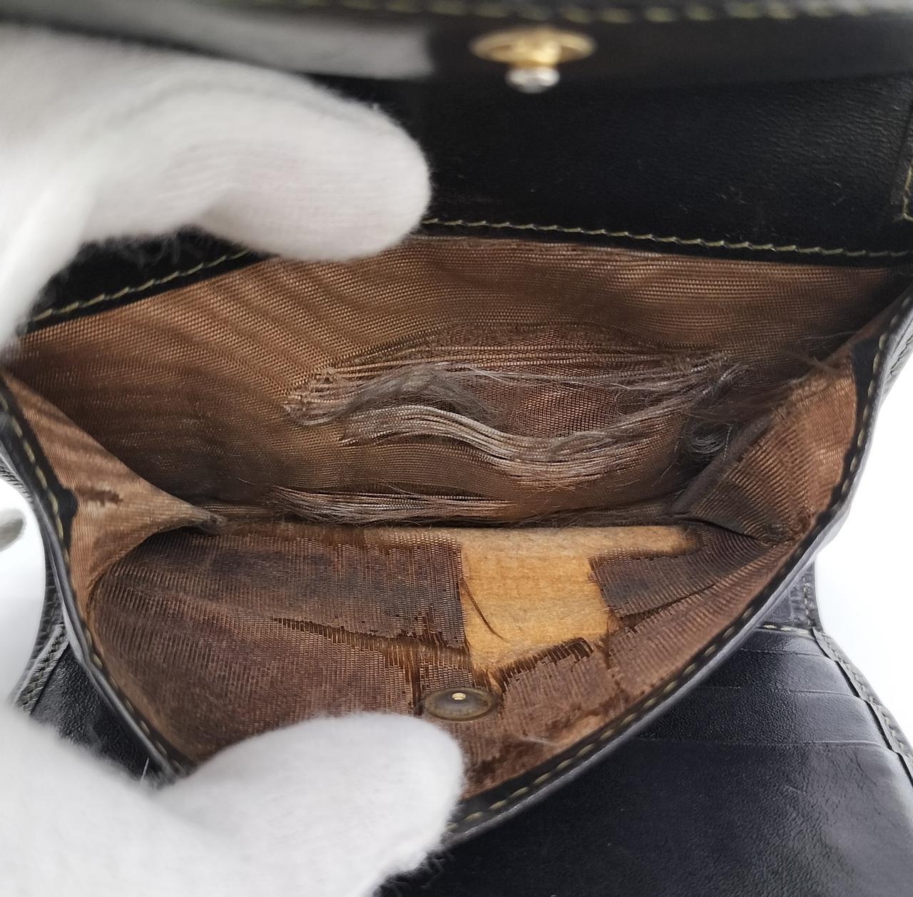 コインケースの中傷み強いです