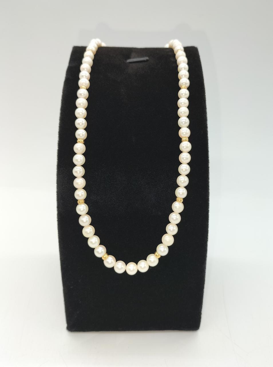 石の種類は不明です。