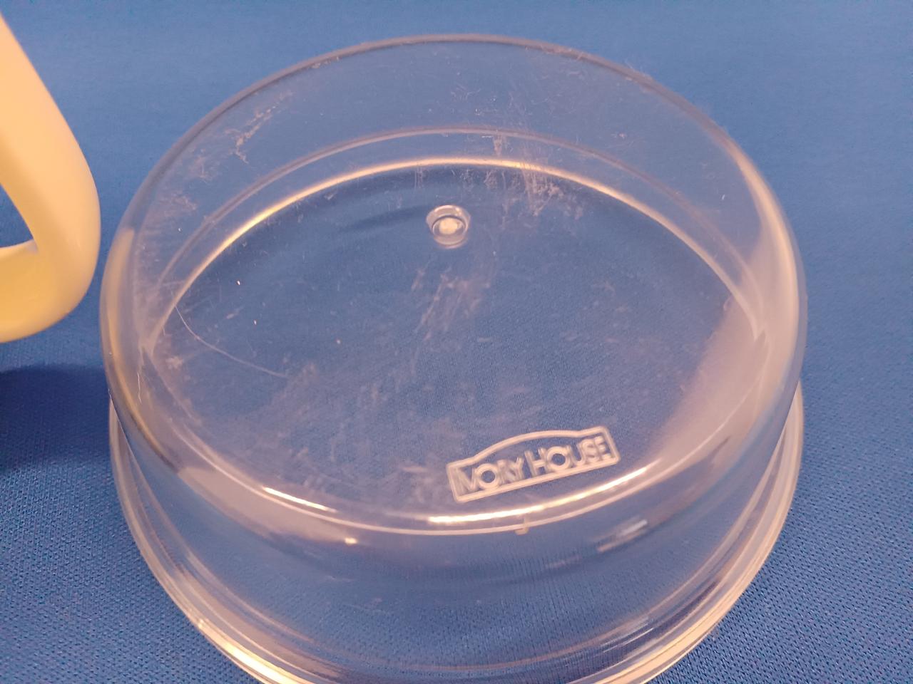 プラスチック蓋に傷あります