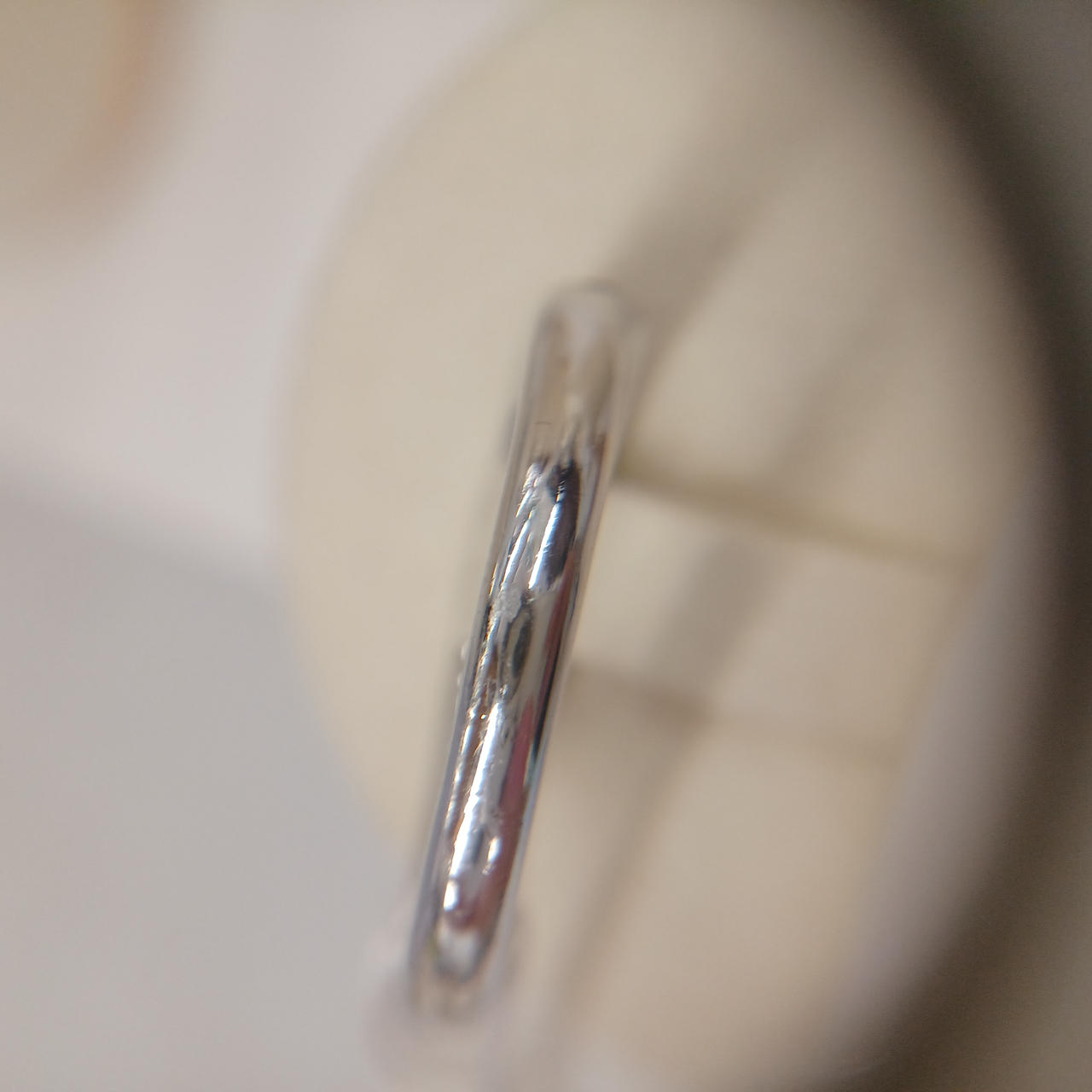 やや傷があります。