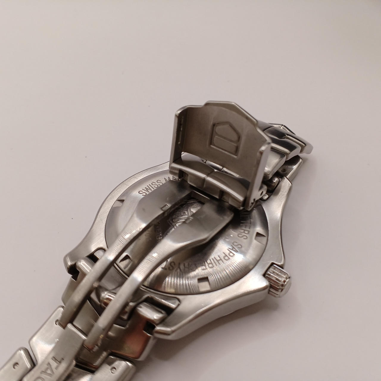 ベルトに傷、汚れ、さびなどがあります。