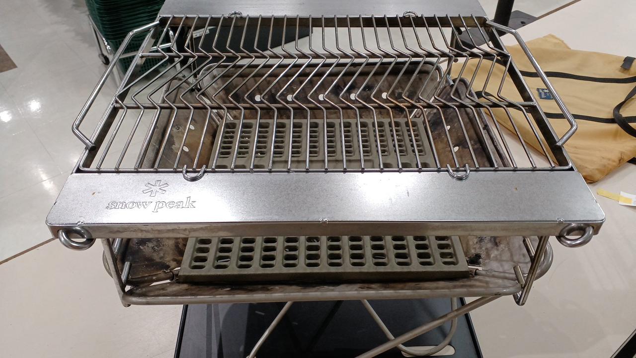 【中古品】スノーピーク 焚き火台Ｍ　その他付属品あり スノーピーク焚き火台 レビュー