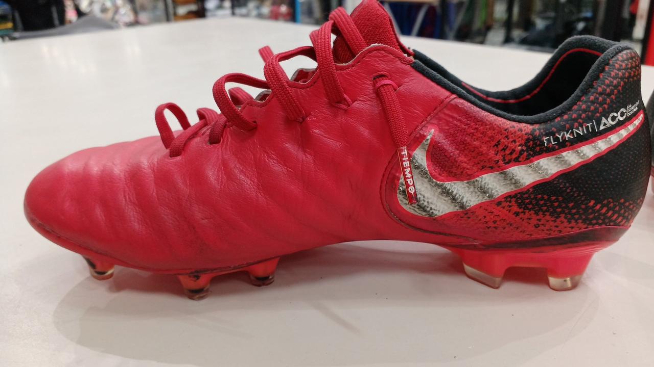 ナイキサッカースパイク　レア　新品 ナイキ サッカースパイク ティエンポ レジェンド10 エリート FG