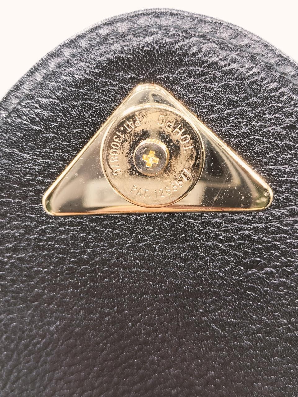 ホック部分少々傷あり。