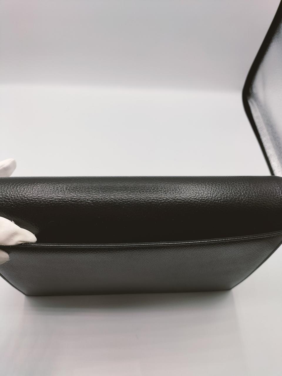 外側裏面にポケットあります。