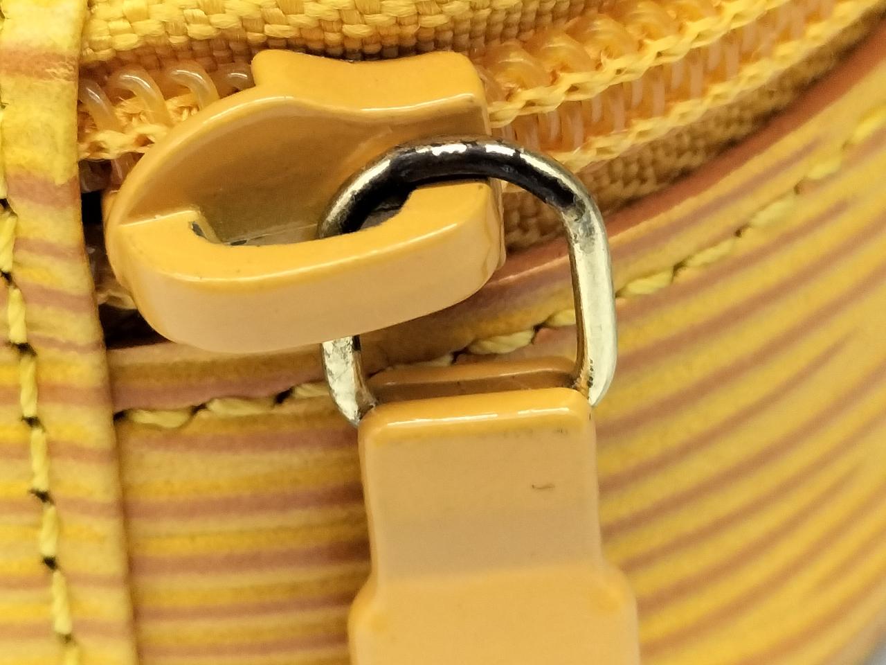 金属部分剥がれあります