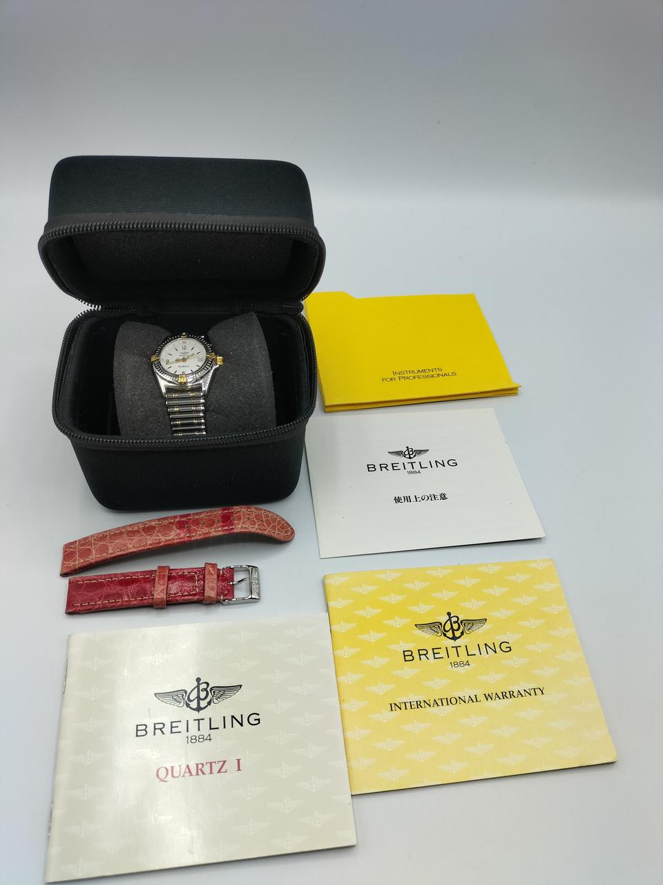 付属品はケース、取説、替えバンド