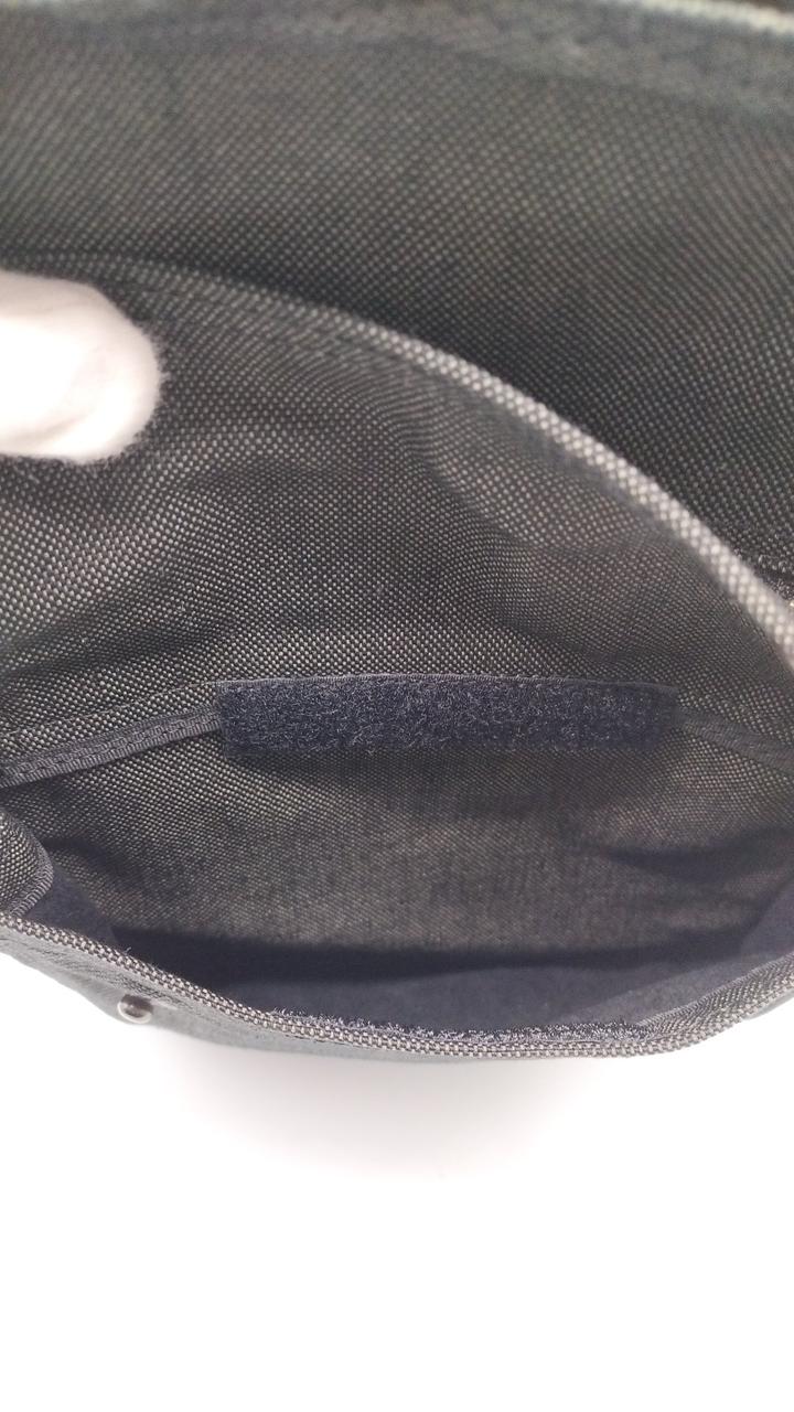 外側のマチ付きポケットの内側です