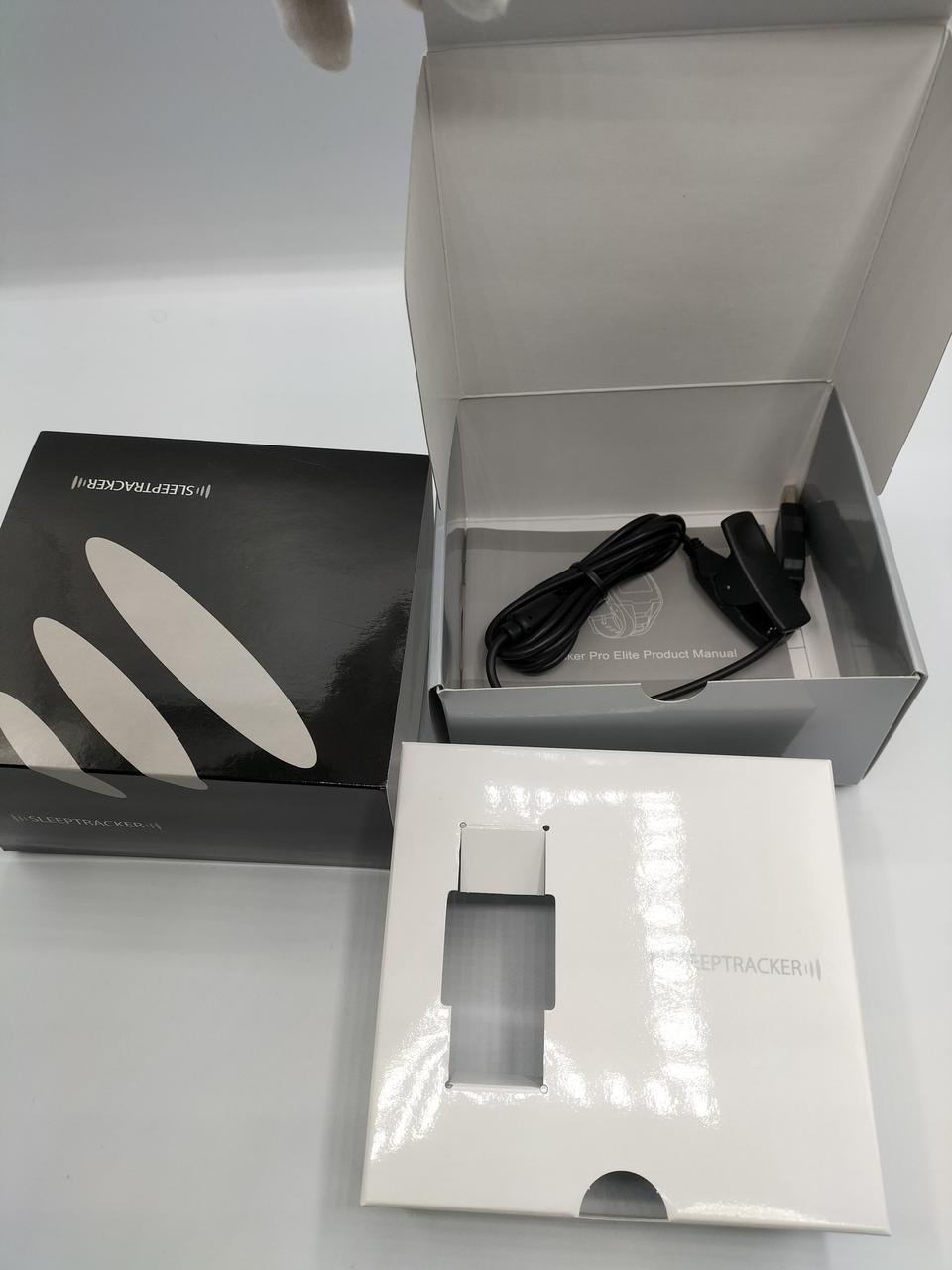 箱の中身は充電器や取扱説明書あり