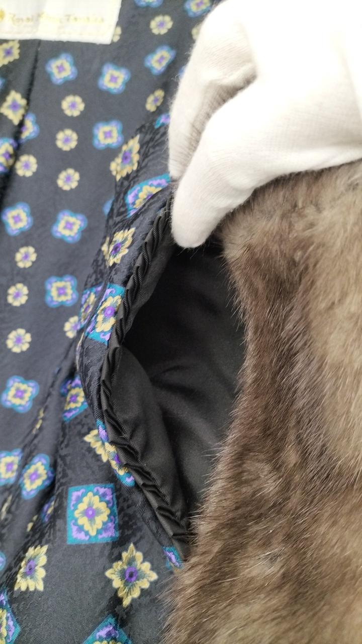 内ポケット両サイドにあります