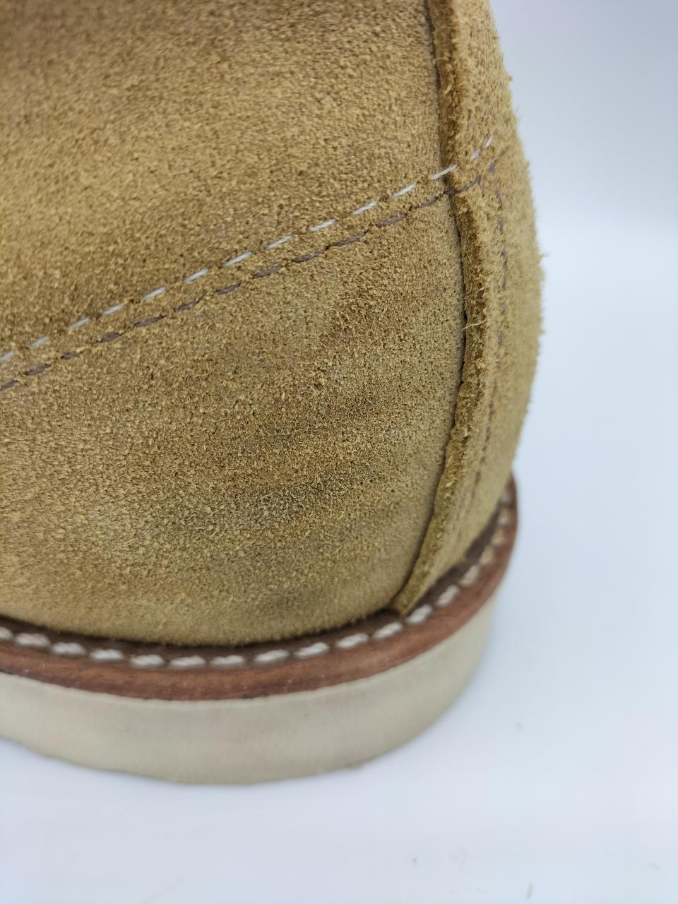 右足内側かかと部分に目立つ擦れがあります