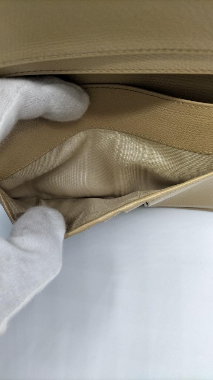 カード入れの後のポケットです