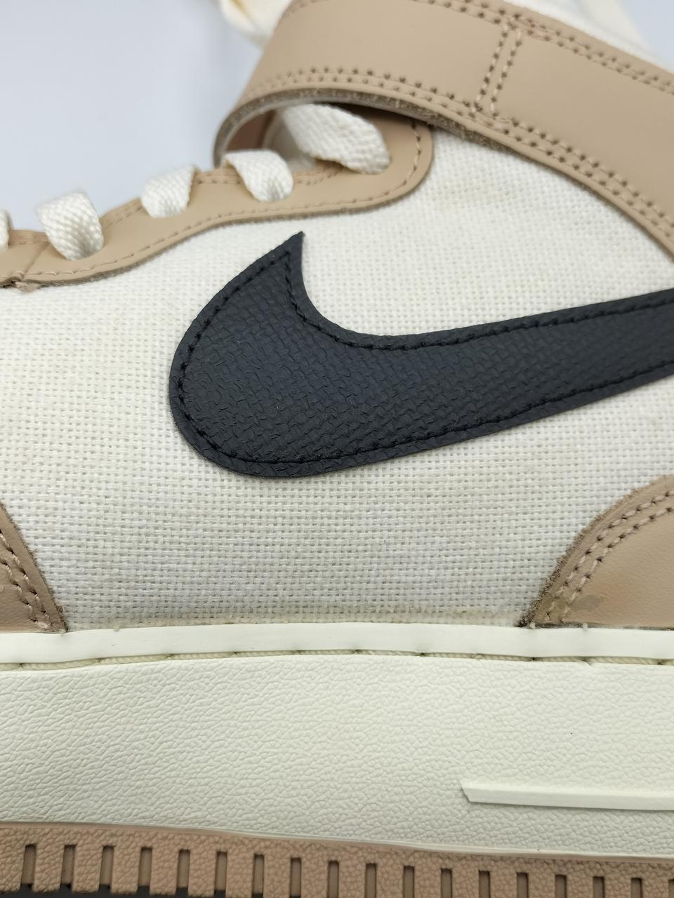 右足内側　ソール上が変色してます