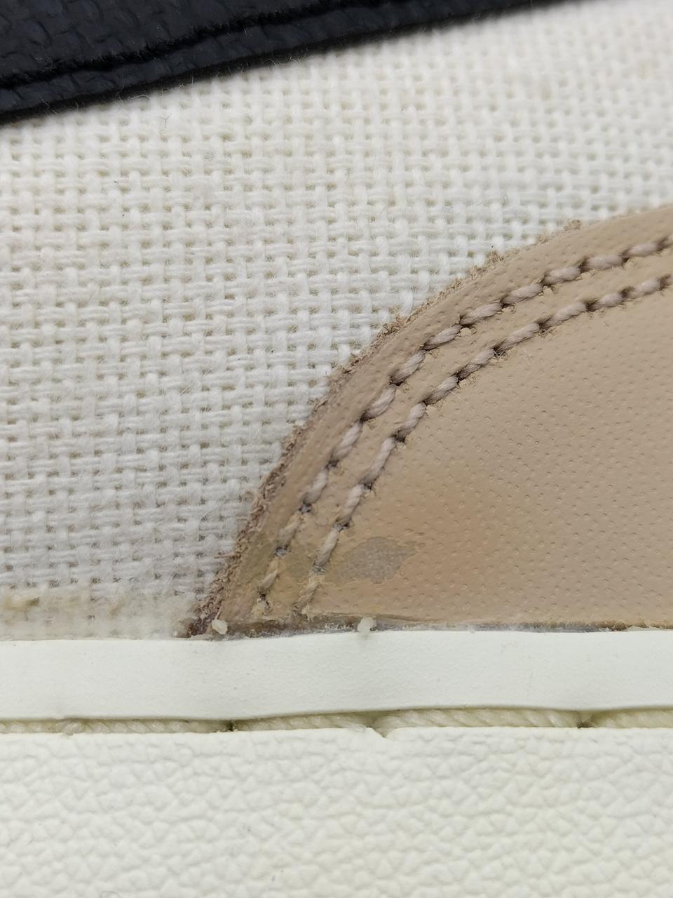 右足内側　剥がれがあります