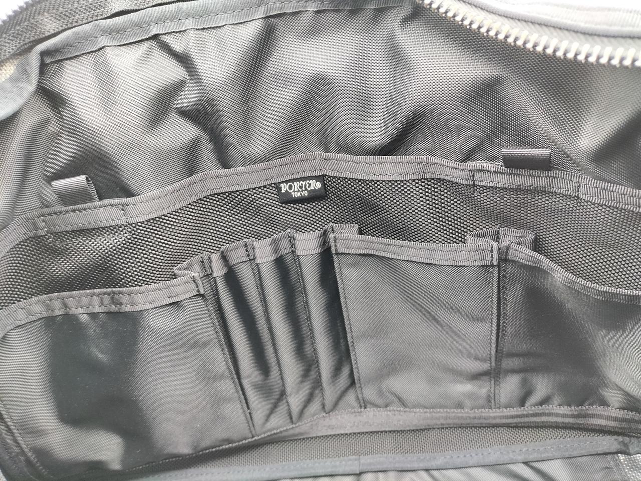 奥はマジックテープ付き