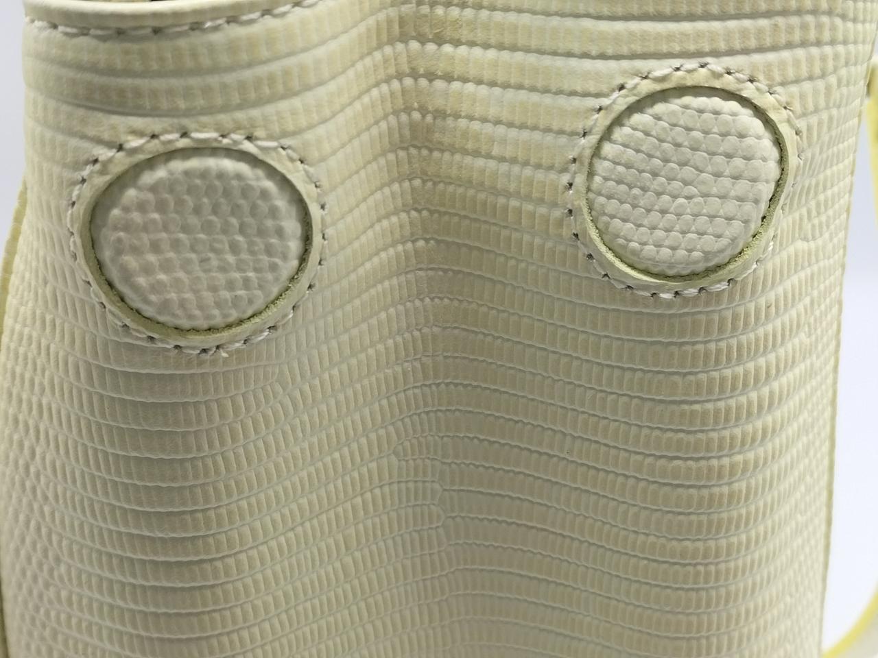 磁石でとまります。