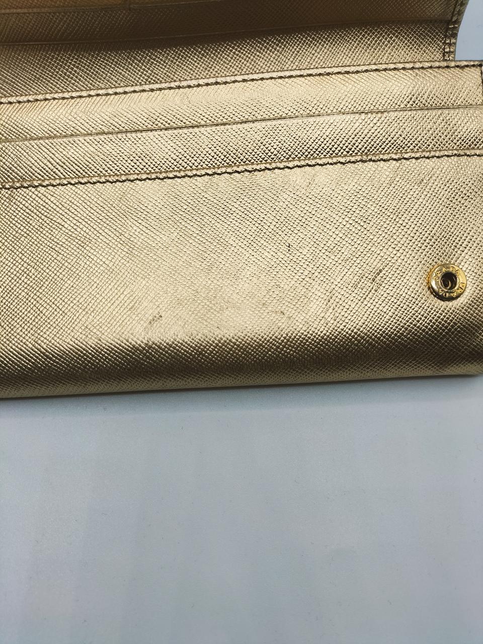 内側、キズ多数あり