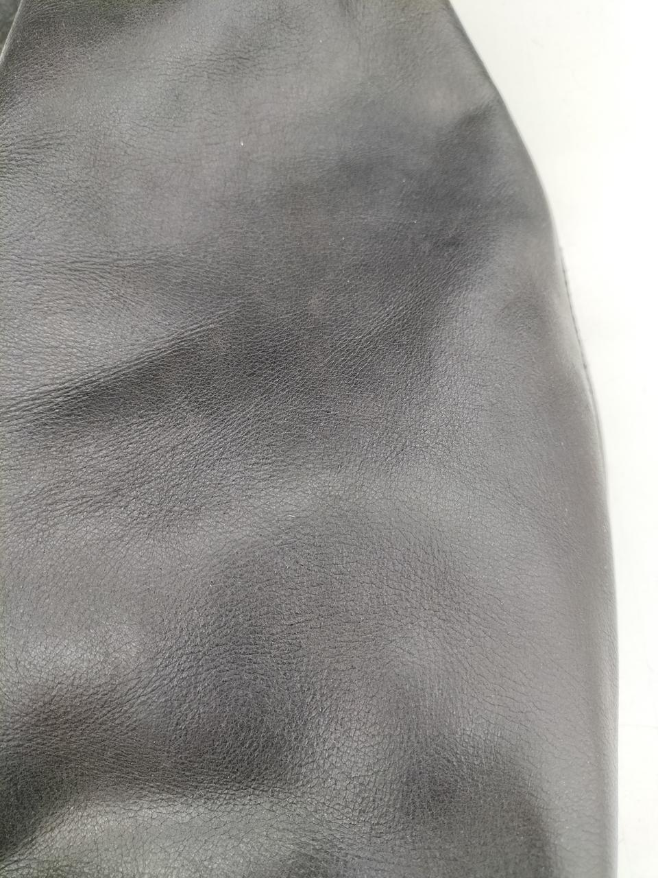 左肩辺りにうっすらシミあり