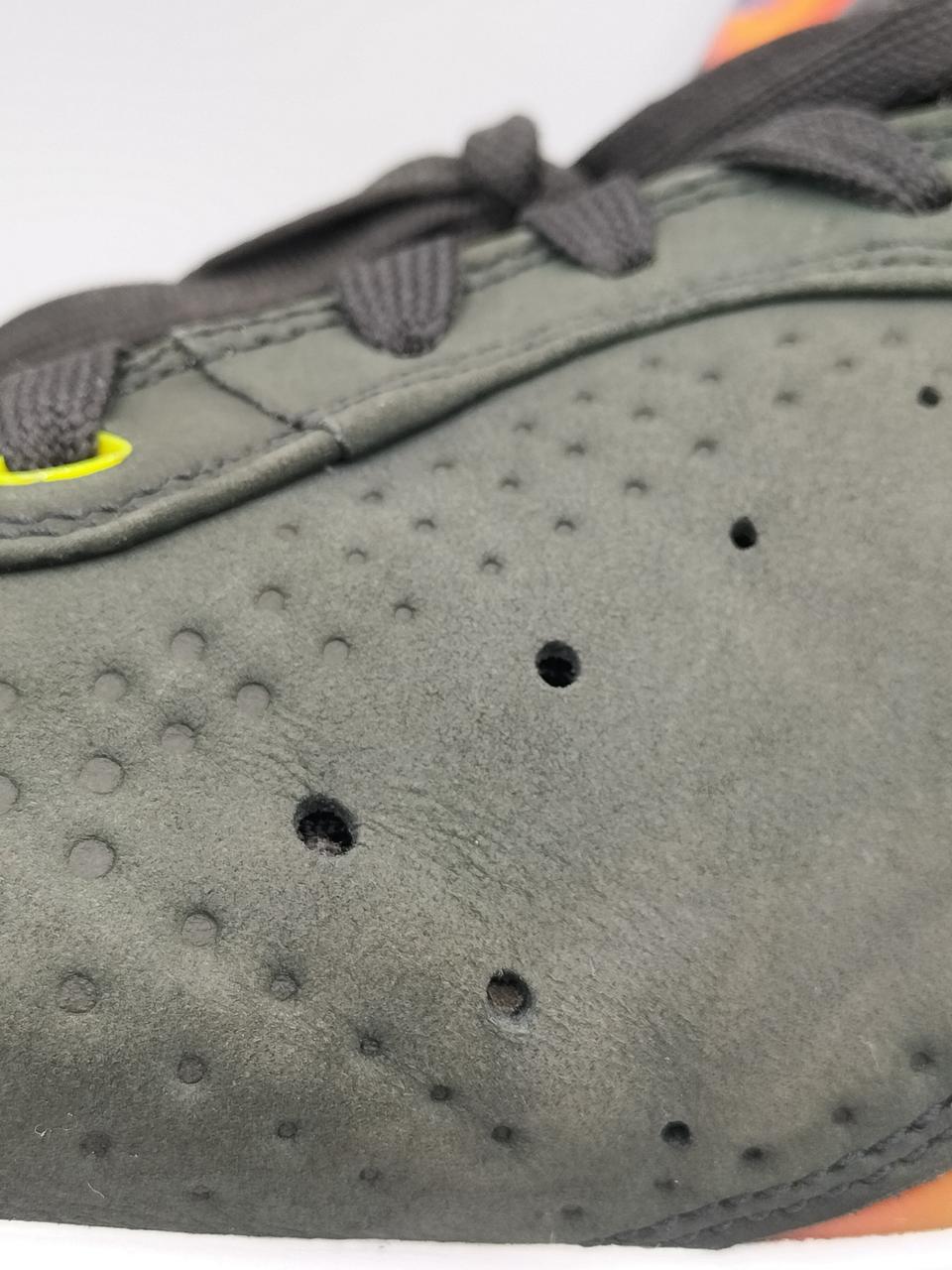 右足内側　シワあり