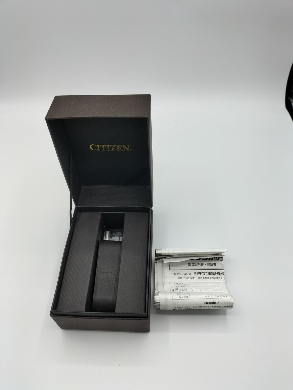 箱の中身は、取扱説明書付きあり